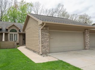 2212 Oakland Ridge Dr, Kalamazoo, MI 49008