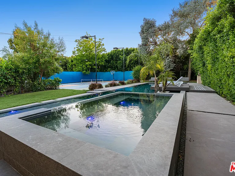 5415 Amestoy Ave — Photo 60