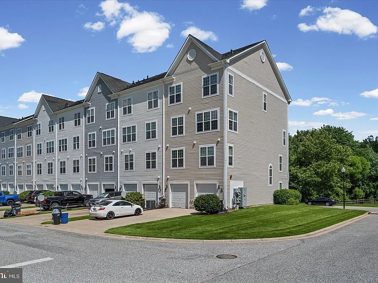 1670 Mohegan Dr #B — Photo 33