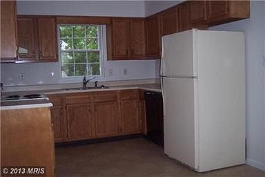 2nd image of 343B Woodpoint Ave