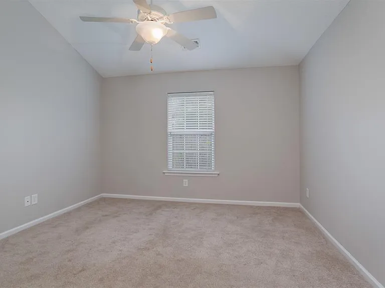 129 Crickhollow Cir — Photo 2