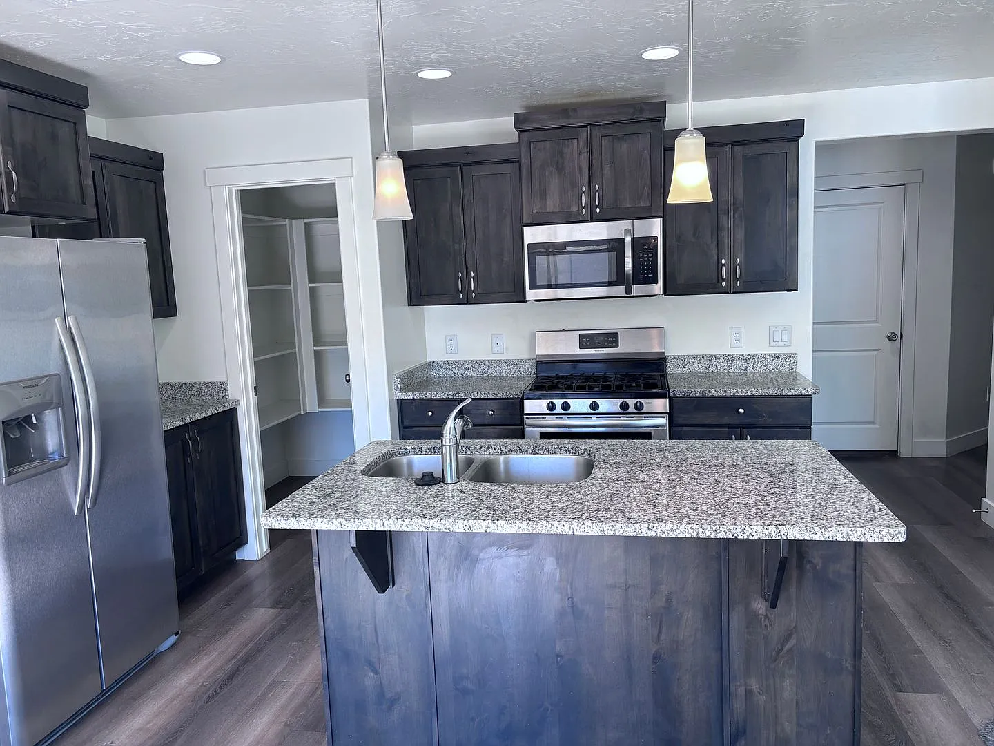 4 bed | 2 1/2 bath | 2 car garage in Desert Canyon with washer/dryer/fridge — Photo 3