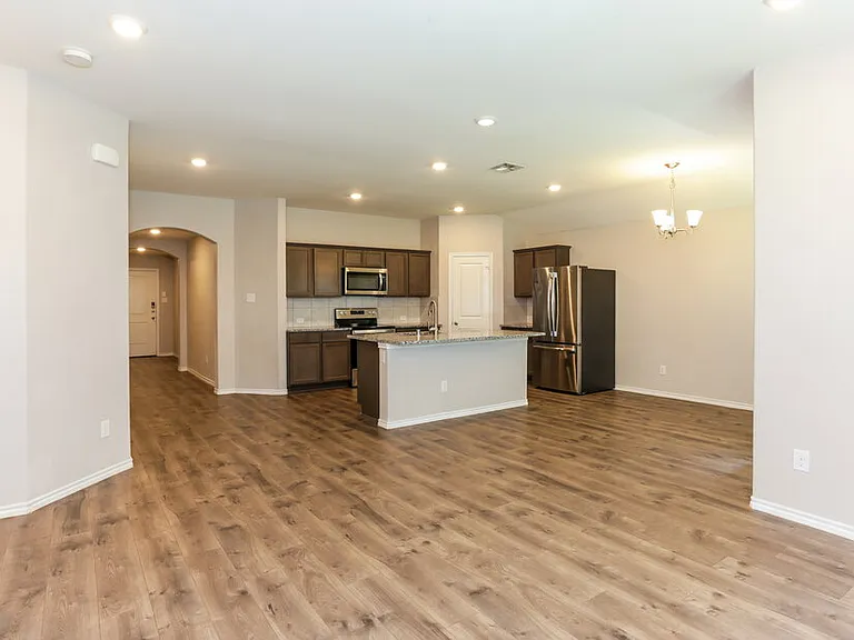 980 Alton Dr — Photo 3