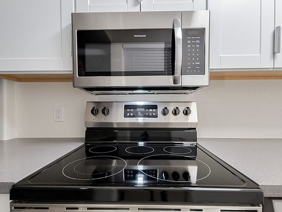3rd image of 1207 E 8th St APT 202