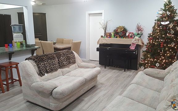 4th image of 1585 W Heil Ave