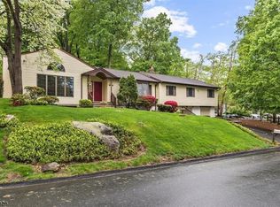 38 Manito Ave, Oakland, NJ 07436