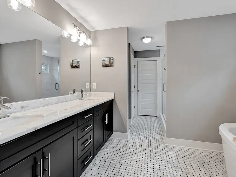 2038 Straightway Ave — Photo 7