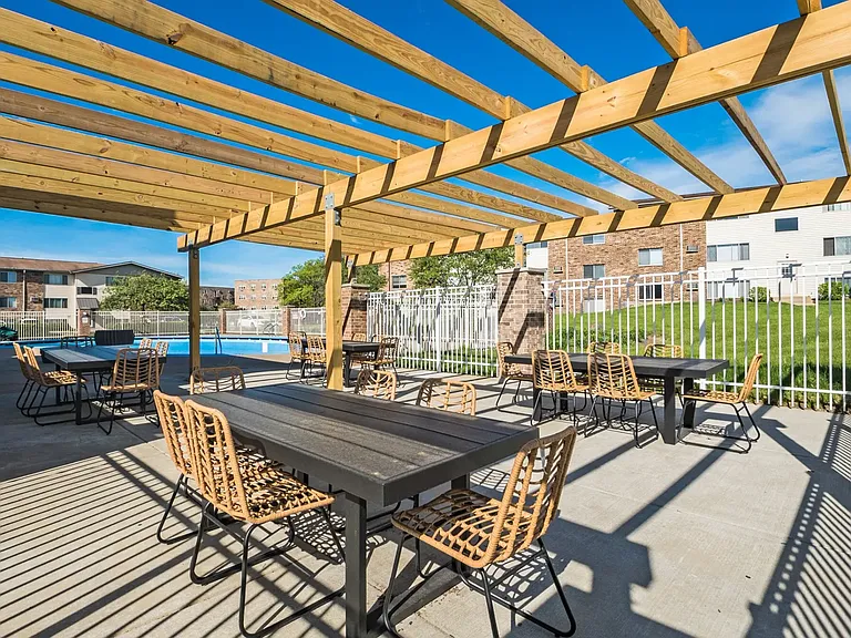 Hoffman Hills Apartments — Photo 10