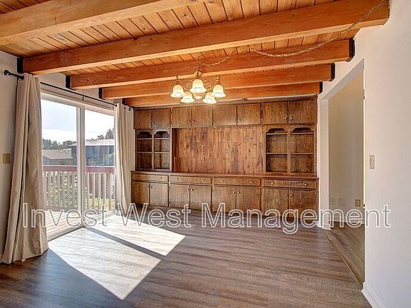 5th image of 16103 NE 33rd Ave