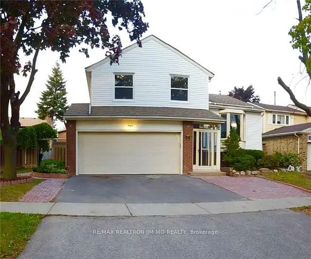 4 Longbow Sq photo 1