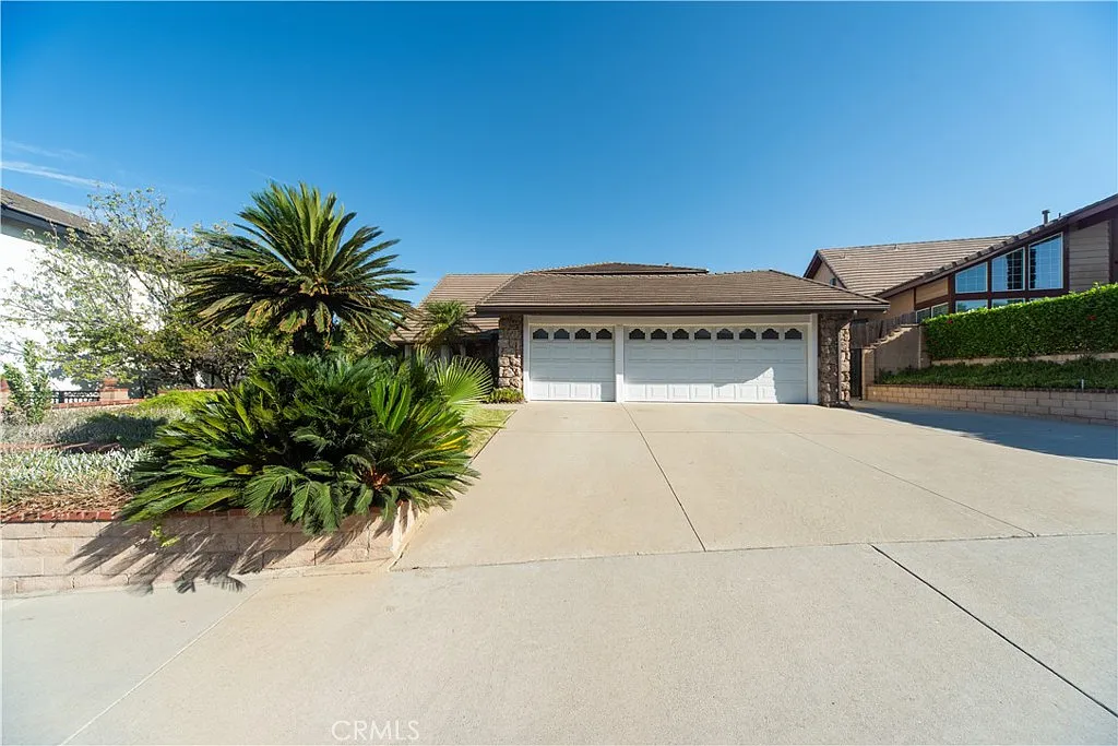4 bed, 2697 sqft, $4,700 — Photo 2
