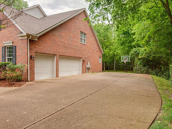 3rd image of 5333 Forest Acres Dr
