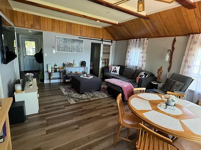 55 Paradise Rd — Photo 2