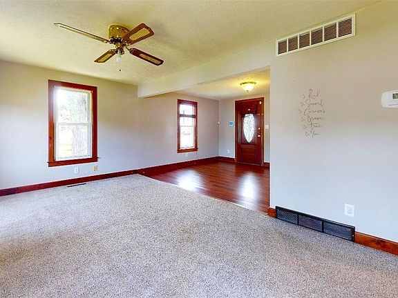 4th image of 1302 Poplar St
