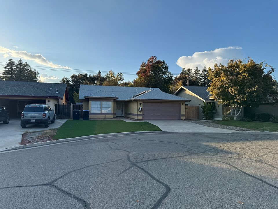 1st image of 1045 N Oakwood Ct