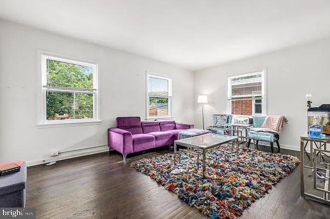 2 bed, 1.0 bath, 1743 sqft, $2,600 — Photo 1