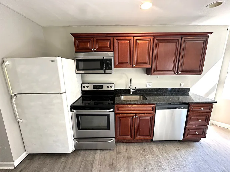 18th St N 2144 — Photo 35