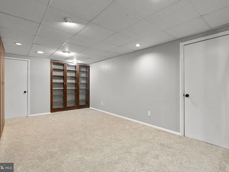 8428 Braddock Way — Photo 33