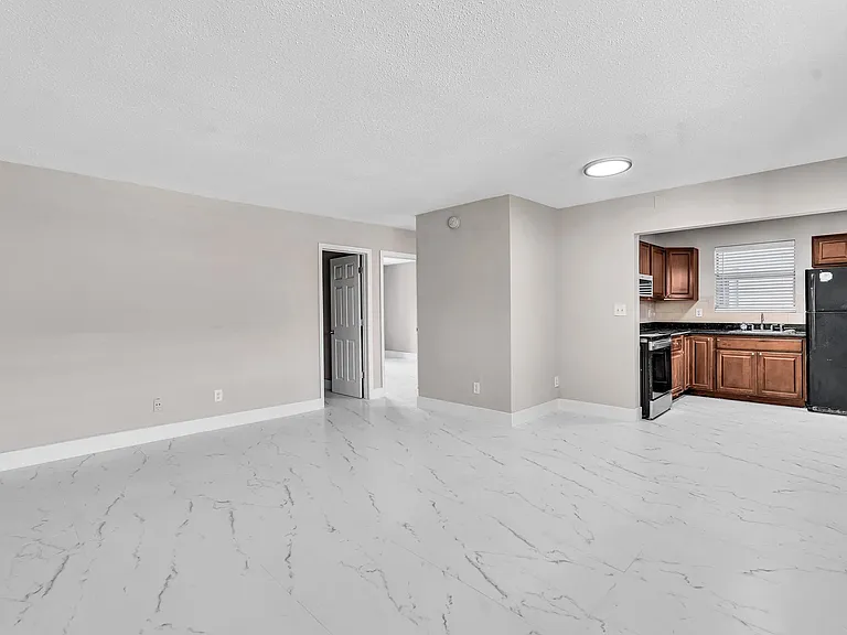 626 SW 14th Ave #102 — Photo 6