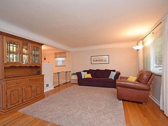 4th image of 1214 Thurnridge Dr