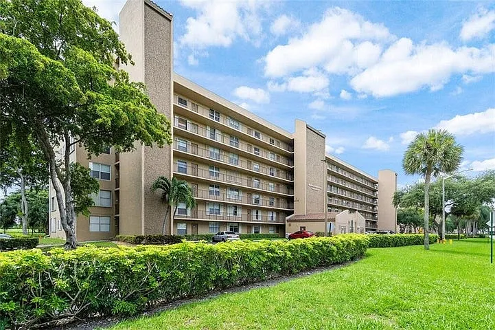 2 bed, $2,200 — Photo 1