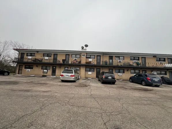 44 King Arthur Ct APT 4, Northlake, IL 60164