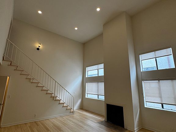 3rd image of 1628 S Bundy Dr APT 202