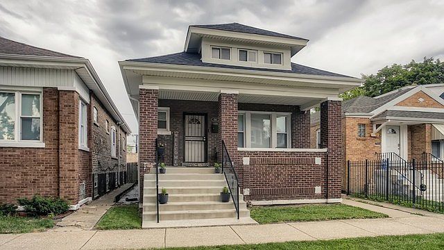 1st image of 5741 S Artesian Ave