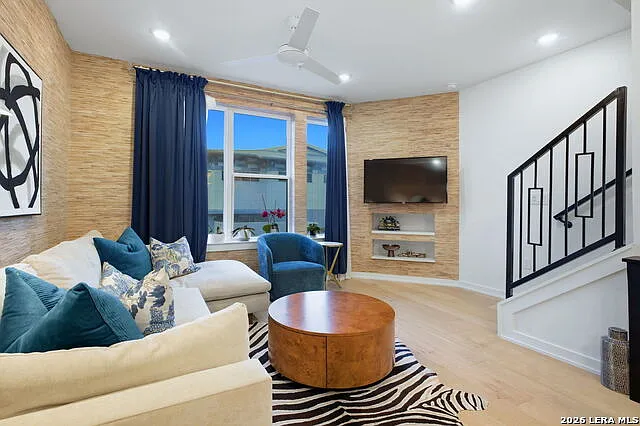 719 E Locust St #4107 — Photo 13