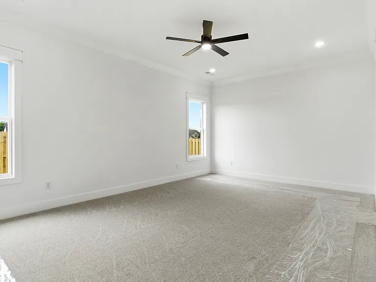 421 Hedge Dr — Photo 10