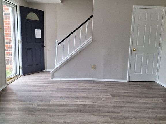 5th image of 9423 Greenhill Ct