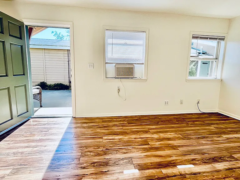 335 N Alvarado St — Photo 3