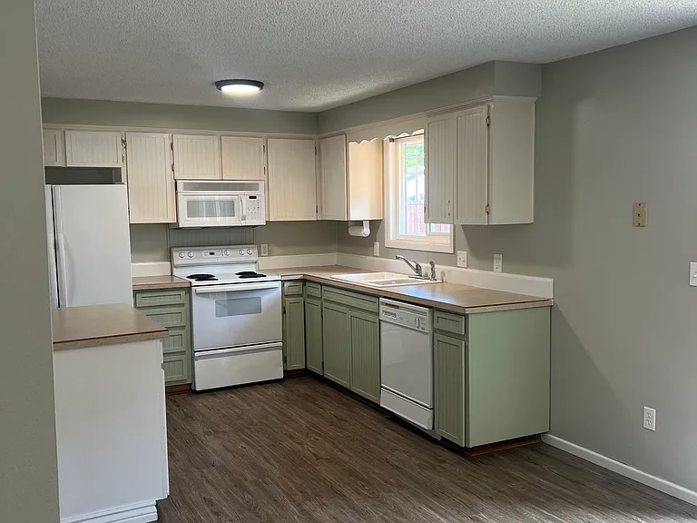 925 SW Birch St — Photo 5