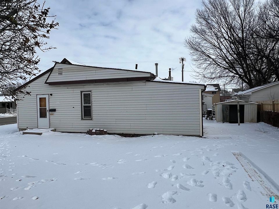 2nd image of 605 E 14th St