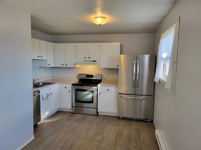 58 Dorman Ave — Photo 2