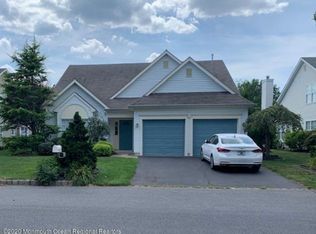 113 Skyline Dr, Lakewood, NJ 08701
