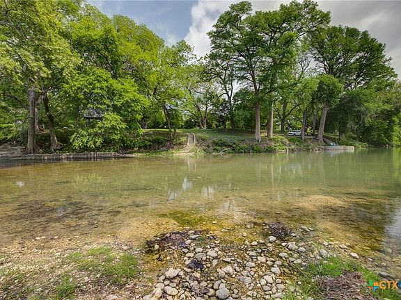 4th image of 945 Gruene Place Dr