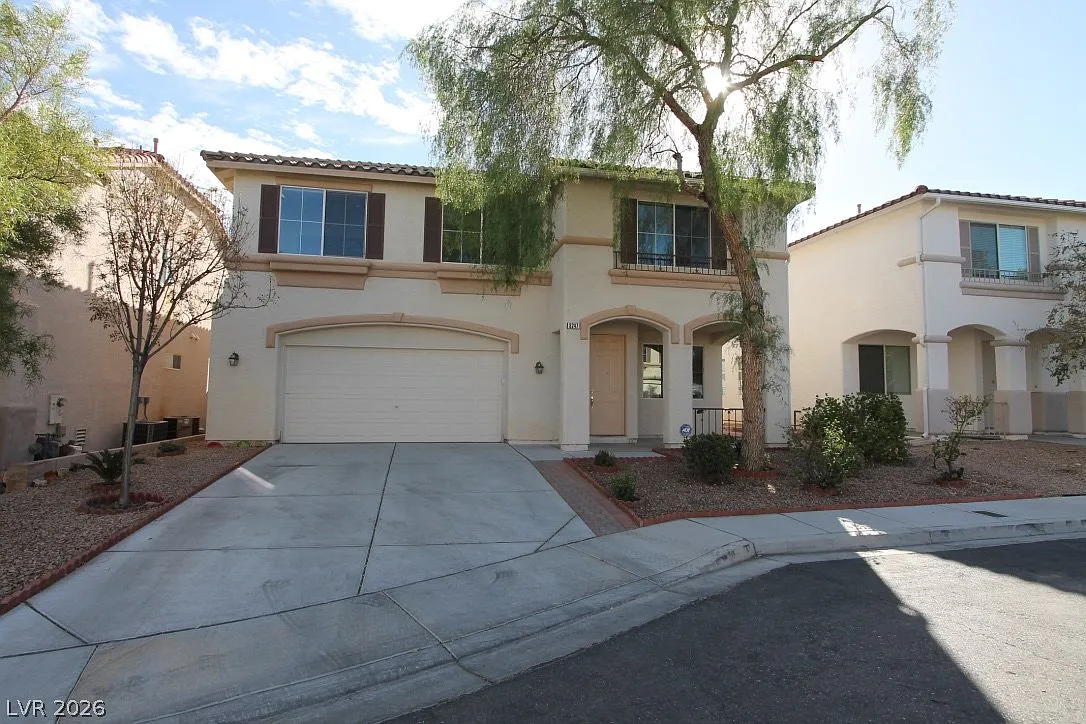 4 bed, 2.5 bath, 2917 sqft, $2,450 — Photo 3