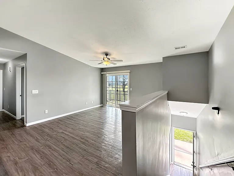 Lake Point Apartments — Photo 52