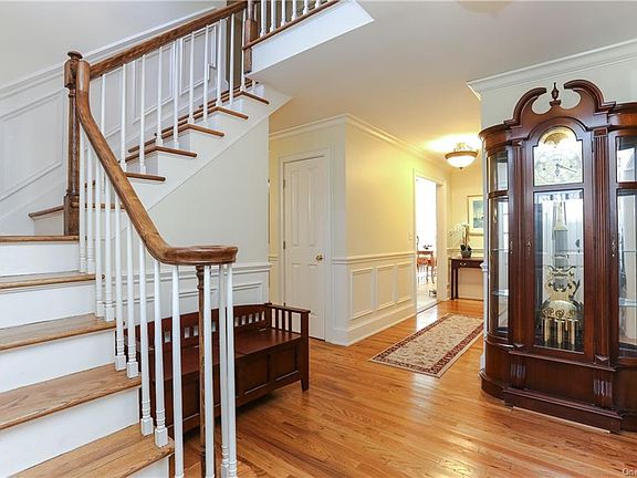 5th image of 16 Robinswood Ln