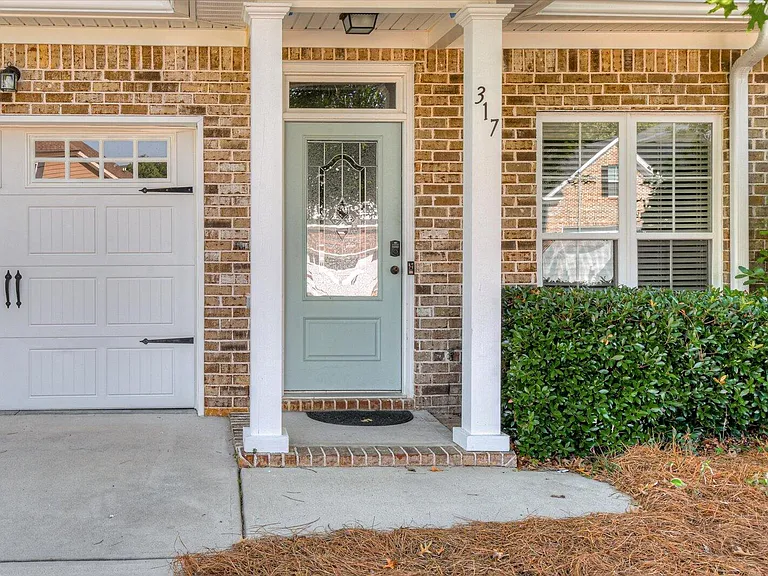 317 Buxton Ln — Photo 4