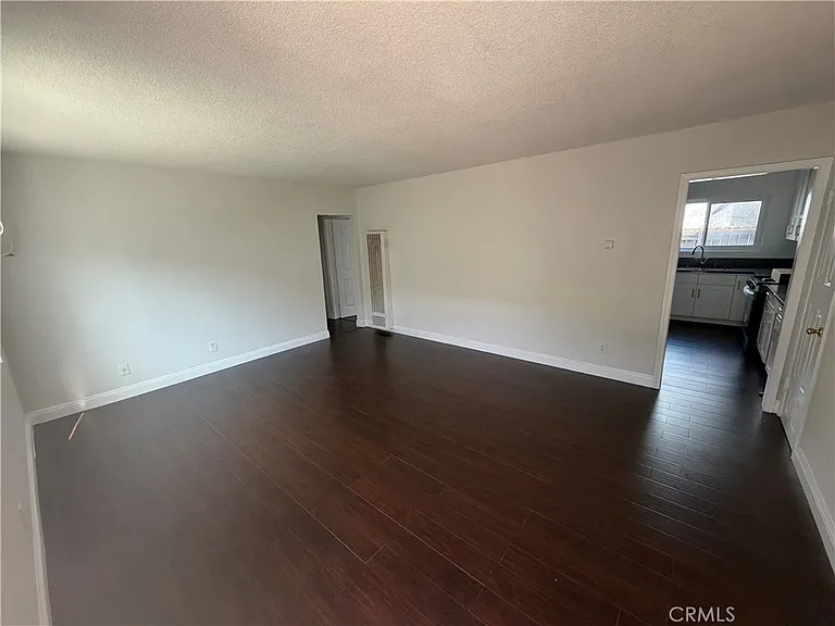 2530 Carmona Ave — Photo 18