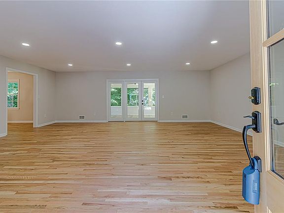 5th image of 4296 Huntington Cir