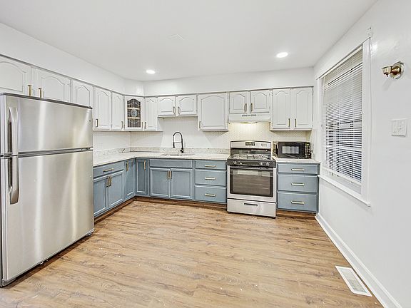 3rd image of 5092 W Monroe St #1