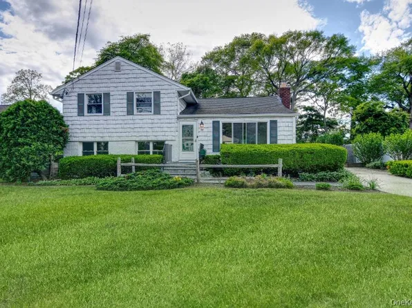 714 Tanglewood Road, West Islip, NY 11795