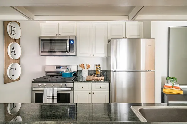 Rented by Lisa Management | media 19