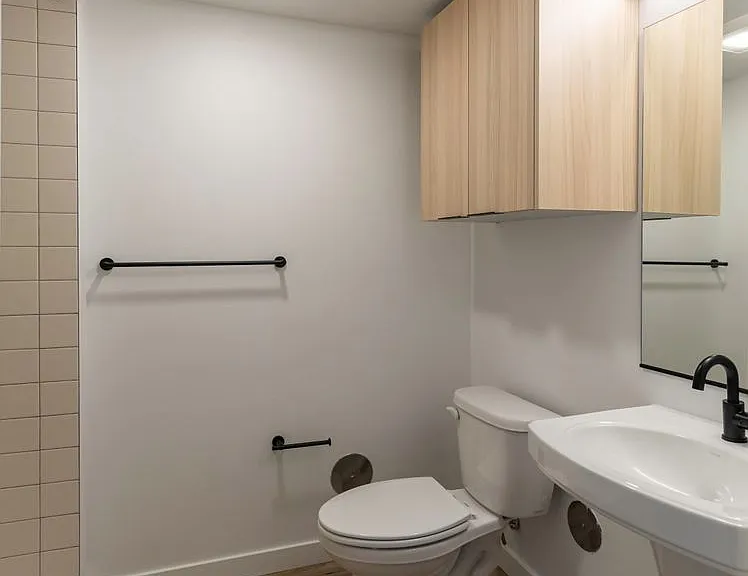 CHRONICLE: Stylish Wallingford Studios with Full Appliance Package & Premium Amenities — Photo 40