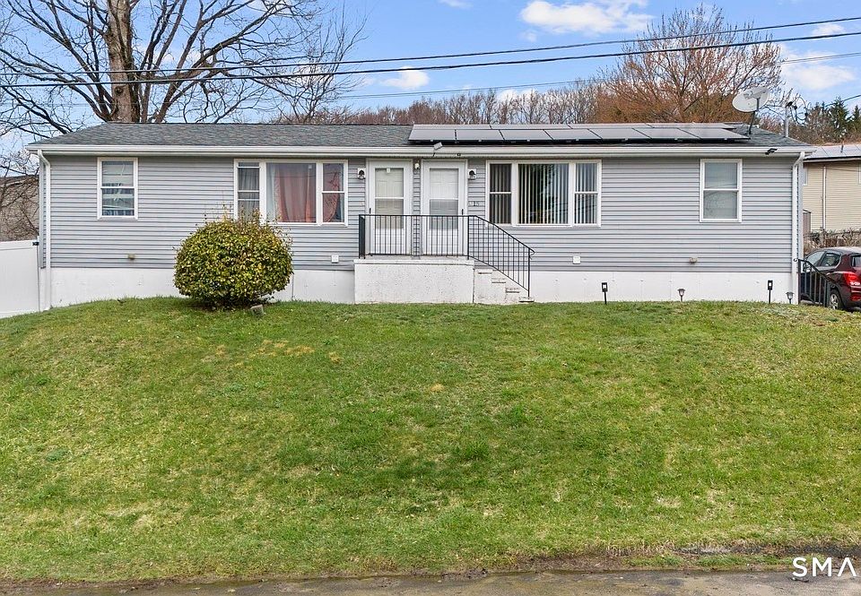 1st image of 15 Spread Oak Lane
