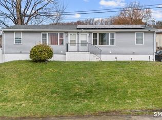 15 Spread Oak Lane, Waterbury, CT 06704