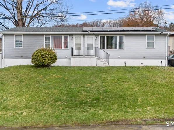 15 Spread Oak Lane, Waterbury, CT 06704